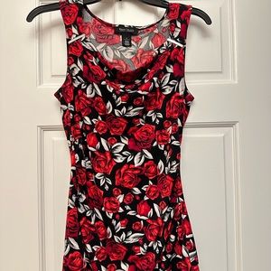 White House Black Market floral sleeveless top SZ: small